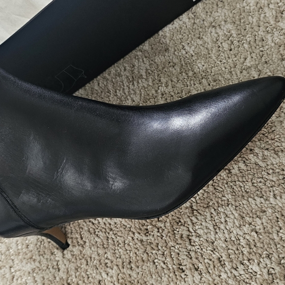 Elegant Black Leather Ankle Boots - Picture 6 of 8